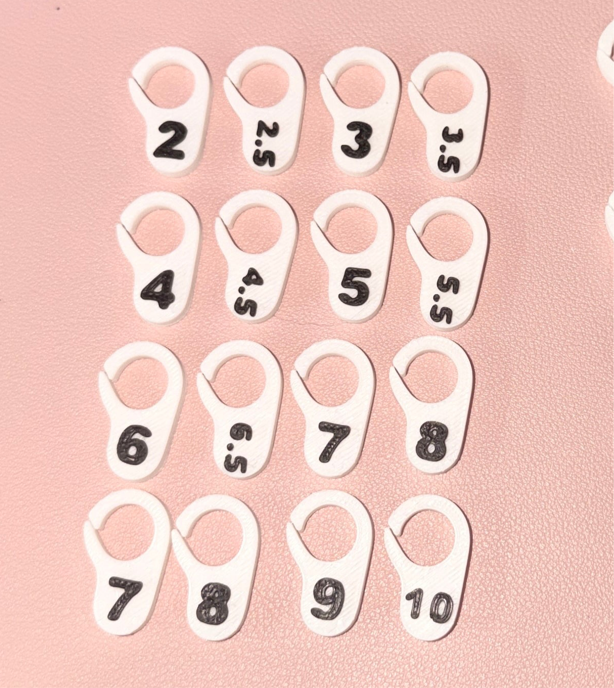 Hook & Needle Size Numbered Stitch Markers – WIP Progress Tags (Set of 5, 3mm–5mm) – Crochet & Knitting Tools