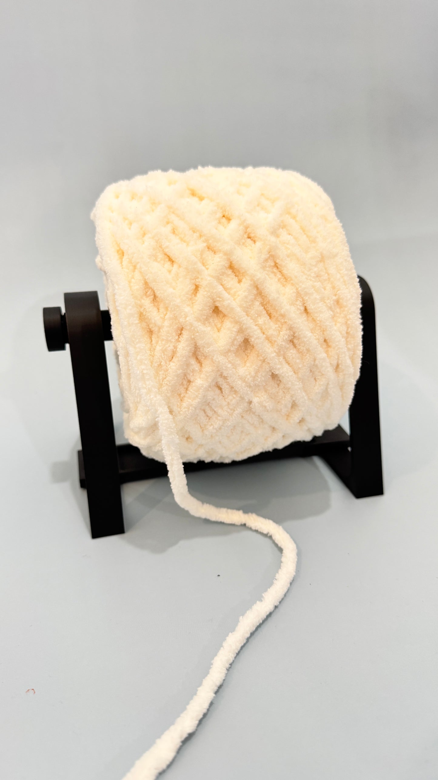 MINI Horizontal Yarn Spinner with Storage Base – Compact Tangle-Free Yarn Holder!