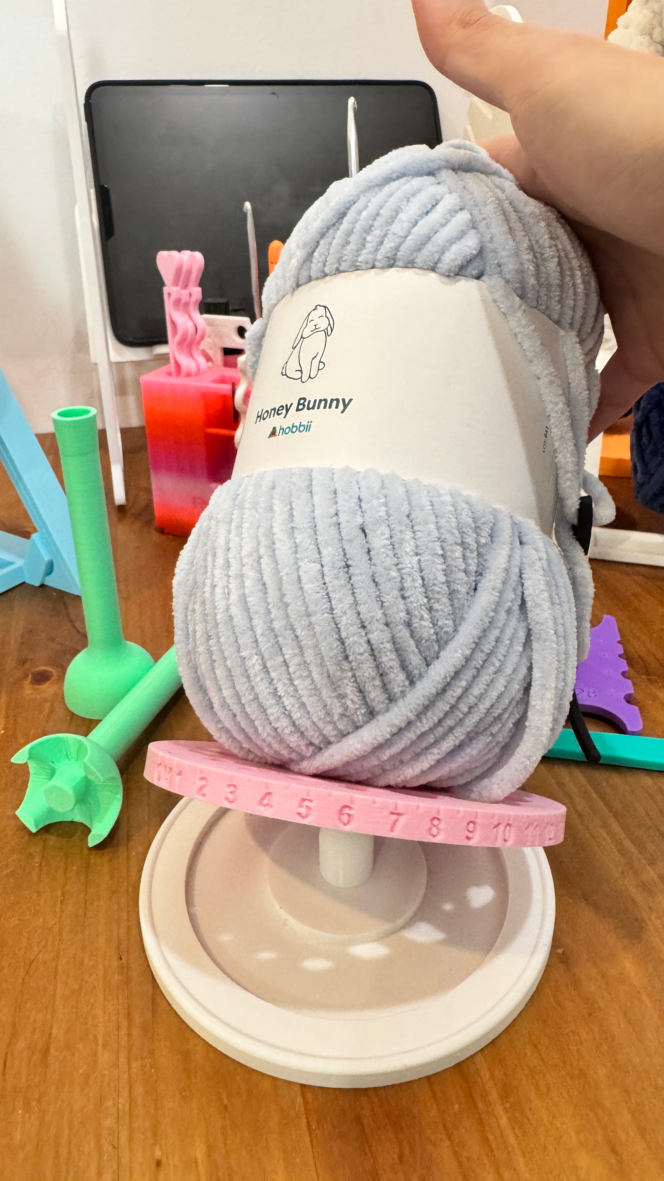 Portable / table yarn spinner, with eye sizer and mini storage base