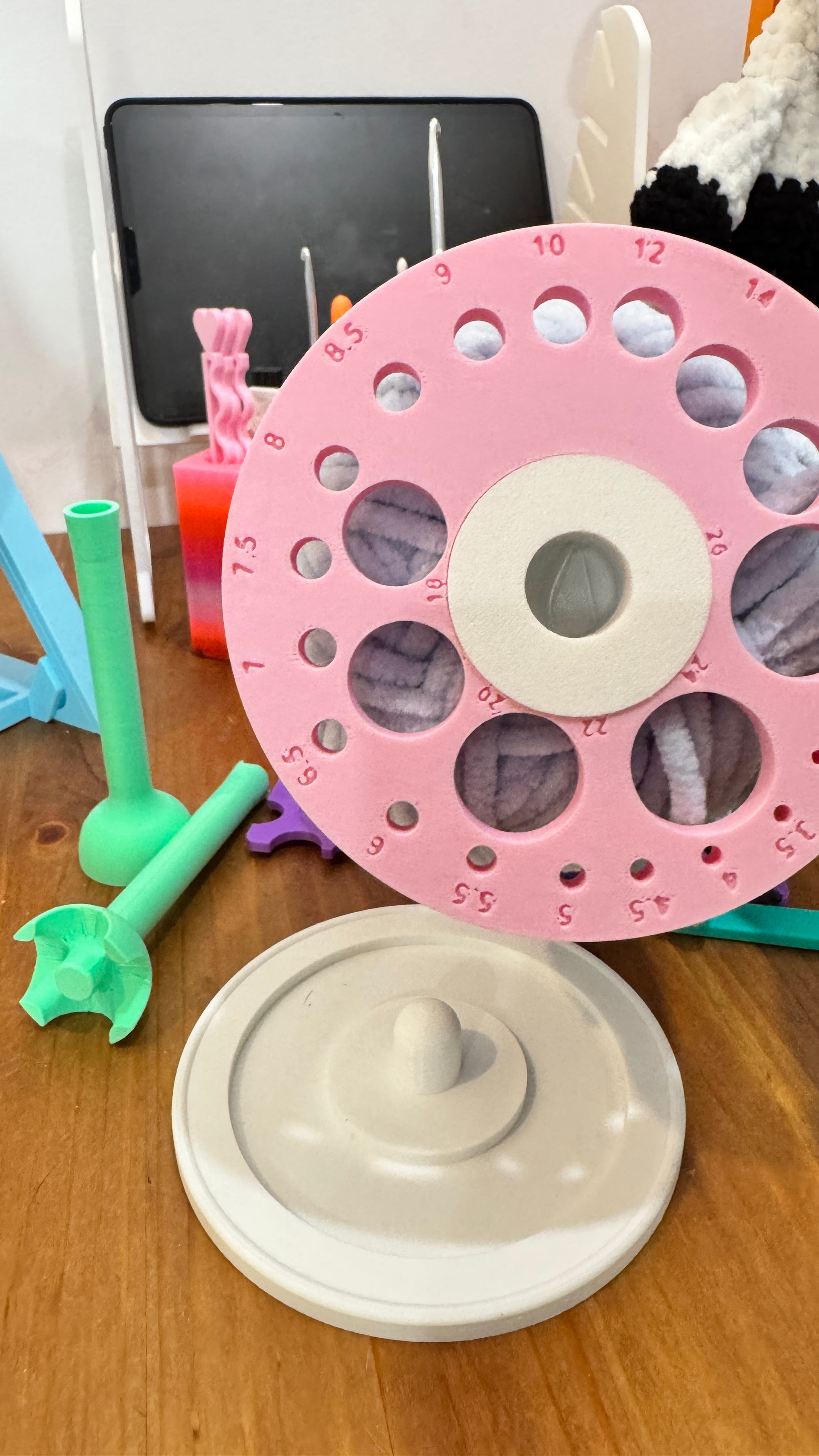 Portable / table yarn spinner, with eye sizer and mini storage base