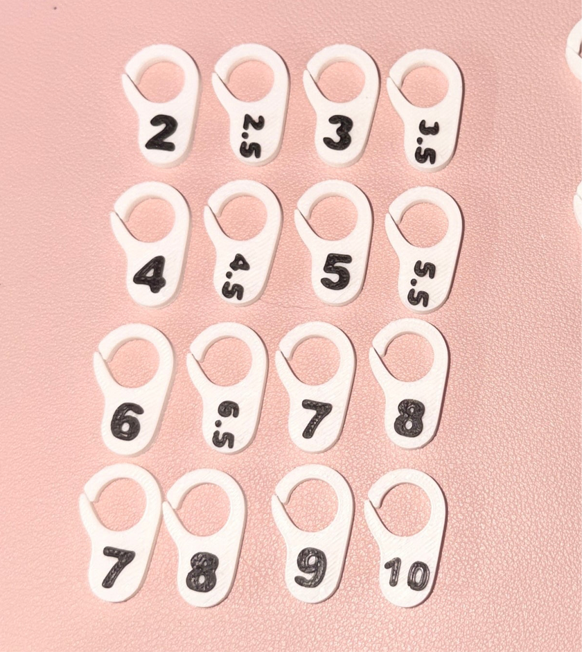Hook & Needle Size Numbered Stitch Markers – WIP Progress Tags (Set of 5, 3mm–5mm) – Crochet & Knitting Tools