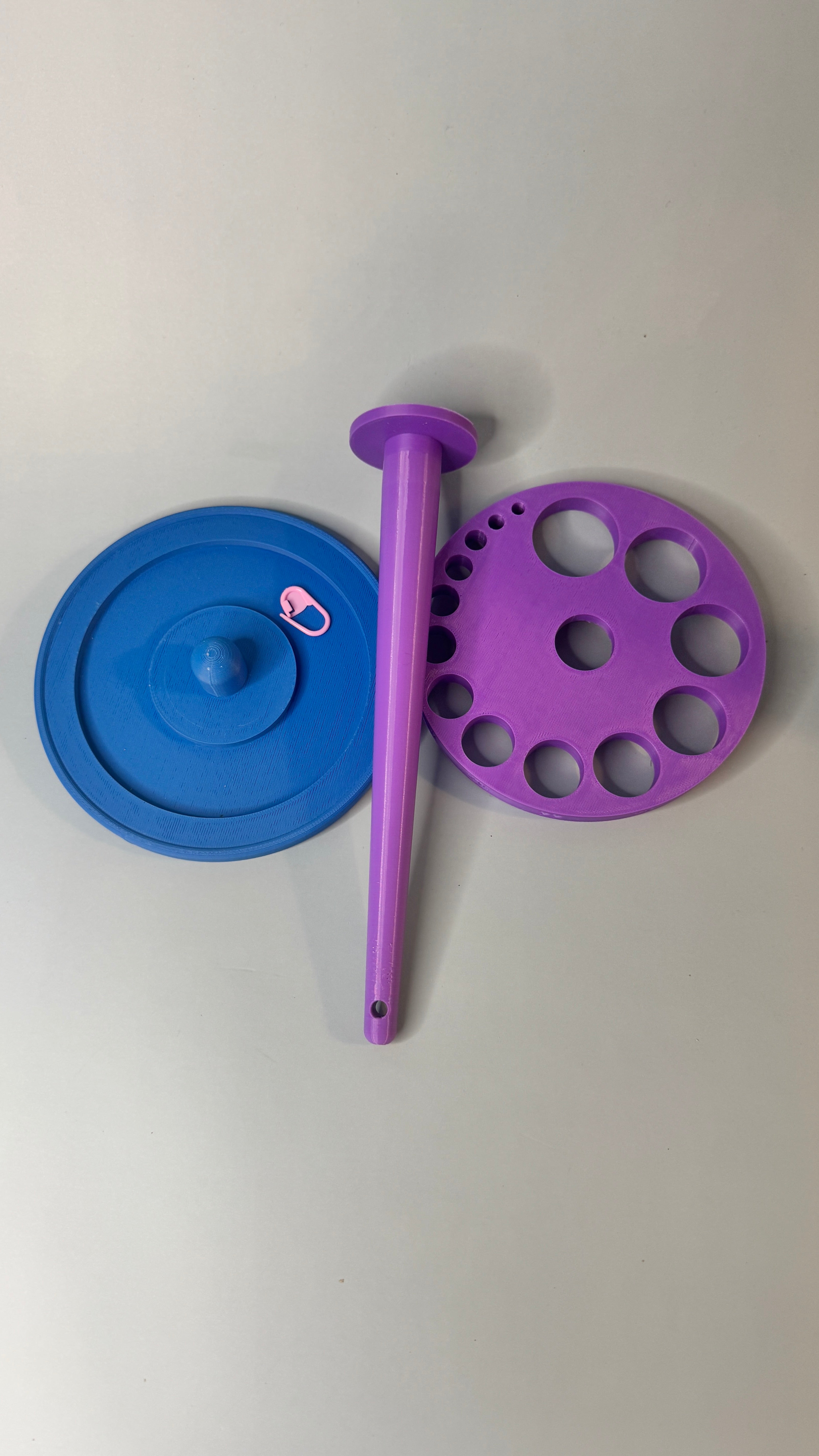 Portable / table yarn spinner, with eye sizer and mini storage base
