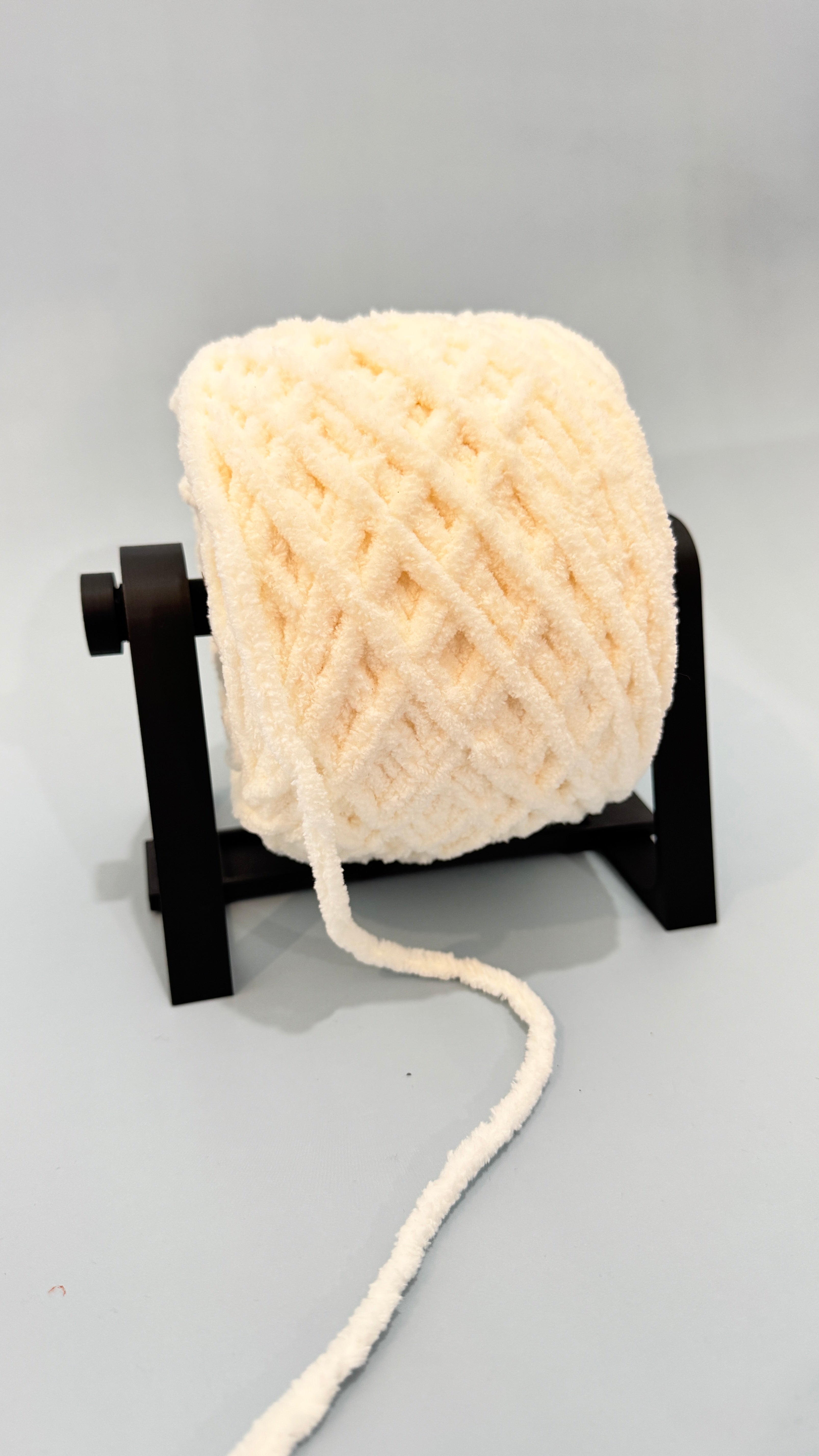 MINI Horizontal Yarn Spinner with Storage Base – Compact Tangle-Free Yarn Holder!