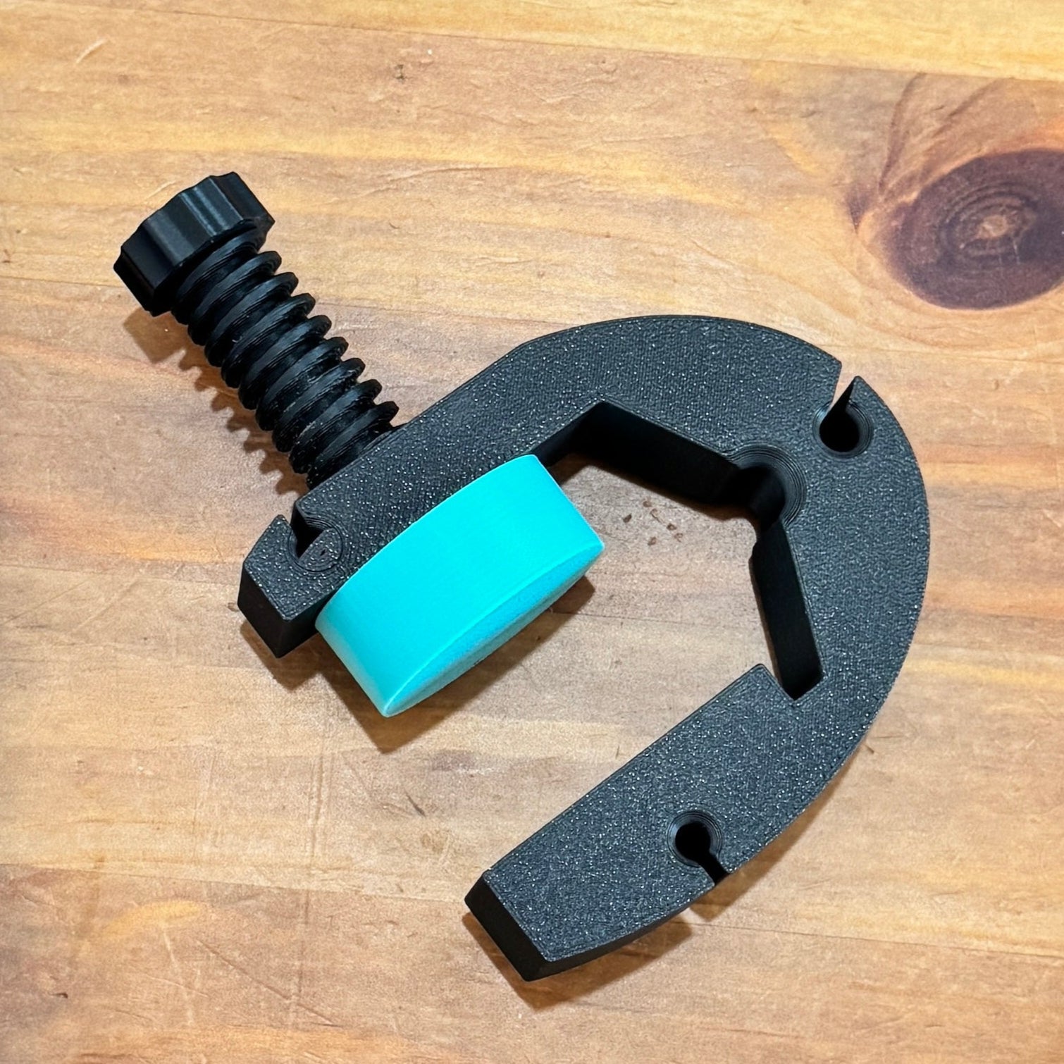 Universal Yarn Clamp – Tension Guide, Spinner Mount & Yarn Redirect Tool