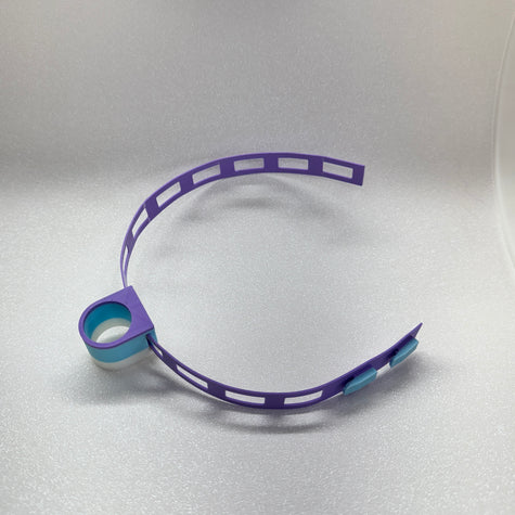 Yarn Leash™ – Stop the Skein Chaos + Hang Your Yarn Anywhere & Center Pull