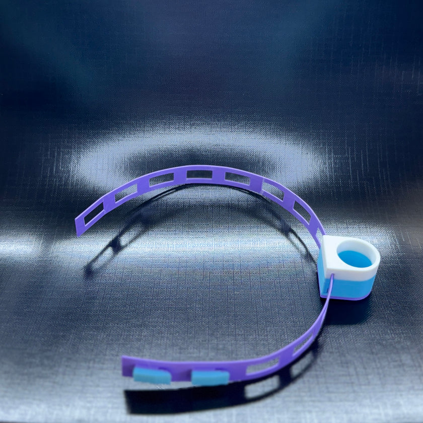 Yarn Leash™ – Stop the Skein Chaos + Hang Your Yarn Anywhere & Center Pull